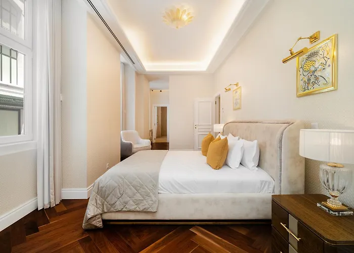 아파트 Whome Timeless Luxury In Historical Center *